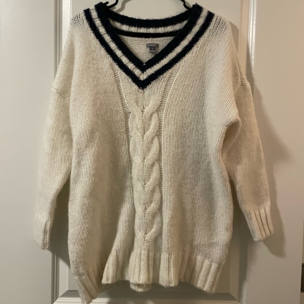 Aerie Cream V-Neck Cable Knit Sweater